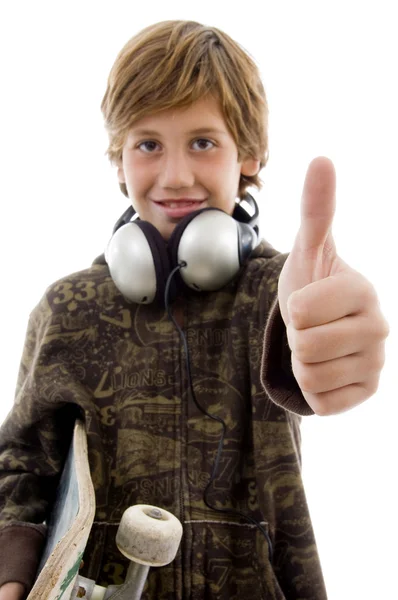 Chlapec s sluchátka a palec nahoru — Stock fotografie