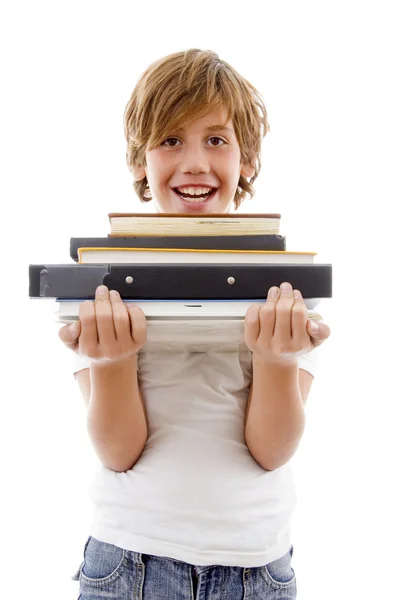 Вид спереди мальчика, держащего в руках книги — стоковое фото