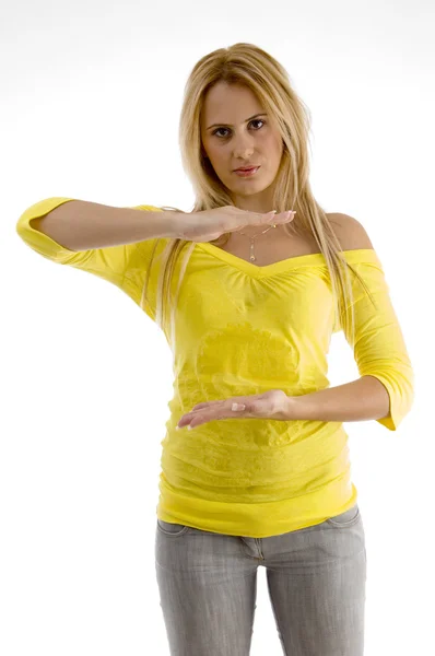 Medição feminina com gesto de mãos — Fotografia de Stock