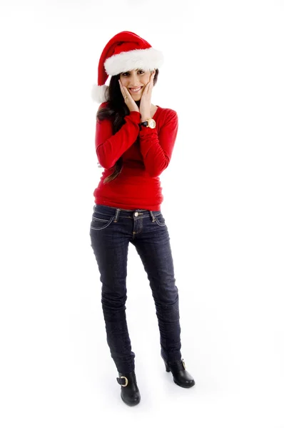크리스마스 모자와 함께 포즈를 취하는 여자 — 스톡 사진