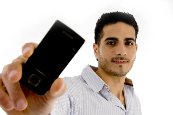 Портрет улыбающегося мужчины с мобильным телефоном — стоковое фото