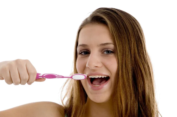 Mladá žena vědomé dentální hygieny — Stock fotografie