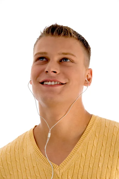 Homem legal com fones de ouvido apreciando música — Fotografia de Stock