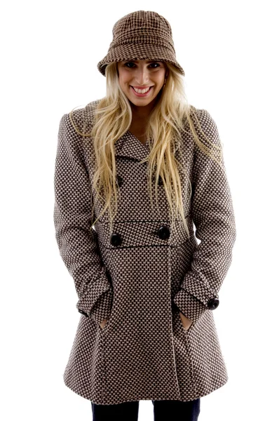 Unga skönheten i vinter outfit — Stockfoto