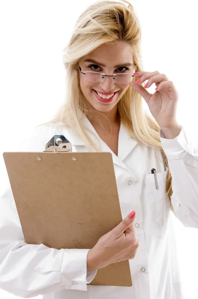 Čelní pohled veselý ženský lékař — Stock fotografie