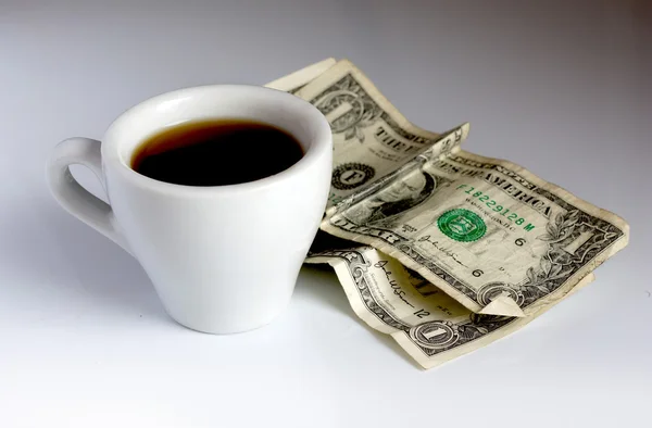 Šálek kávy a dolary — Stock fotografie
