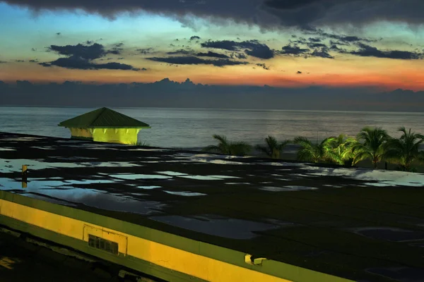 Закат после Рейна, с океаном — стоковое фото