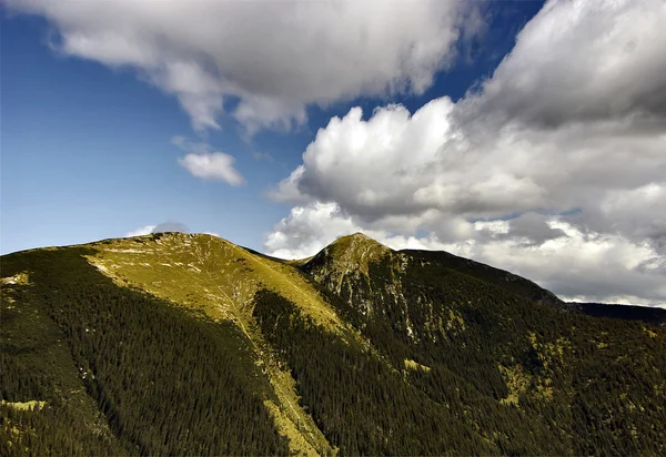 Austrian Alps with puffy clouds — Stock Photo, Image