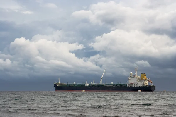 Нефтяной танкер — стоковое фото