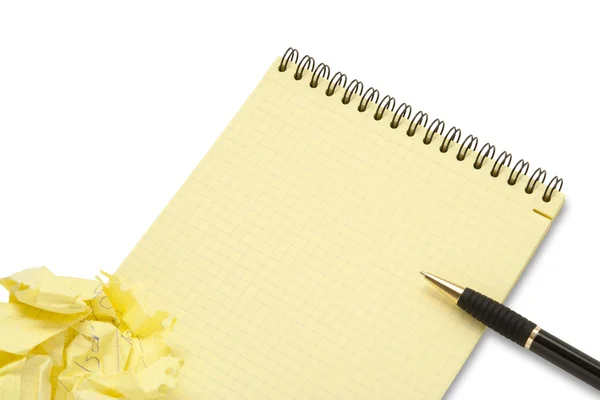 Caderno, papel amassado, caneta — Fotografia de Stock