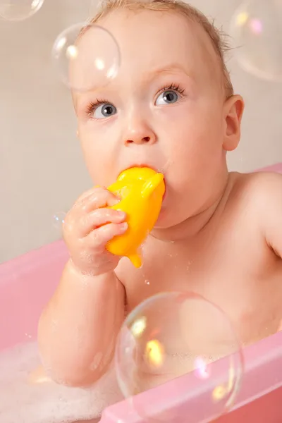 Bebé en el baño —  Fotos de Stock