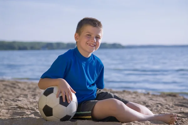 Chlapec s míčem — Stock fotografie
