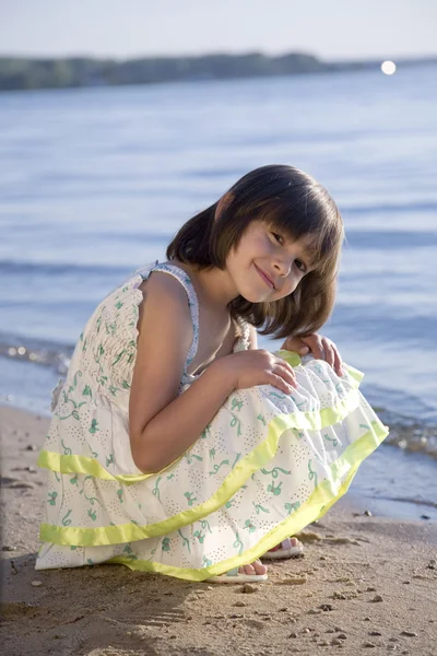 Girl on seacoast — Stock Photo, Image