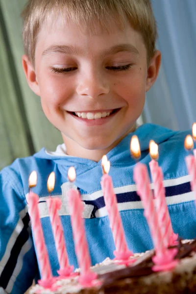 Niño en su cumpleaños —  Fotos de Stock