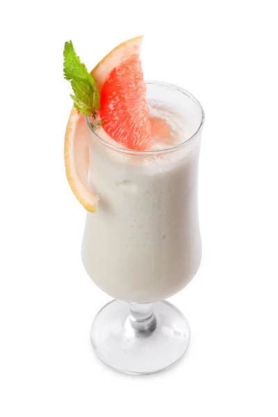 Cocktail mit einer Scheibe Grapefruit — Stockfoto