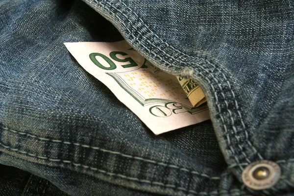 50 dollar bill in de zak van jean — Stockfoto