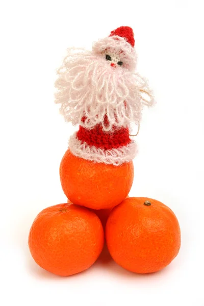 Jultomten på mandariner — Stockfoto