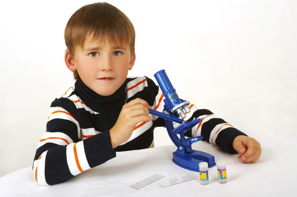 The boy with microscope — Stock Photo, Image