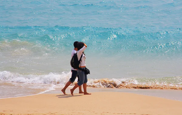 Dois na praia do mar — Fotografia de Stock