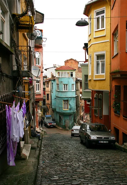 Παλιό λιθόστρωτο δρόμο στην Κωνσταντινούπολη — Φωτογραφία Αρχείου