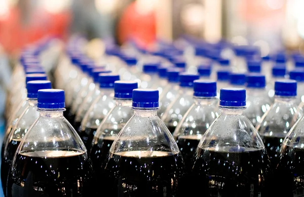 Műanyag palackok a bolt Jogdíjmentes Stock Fotók