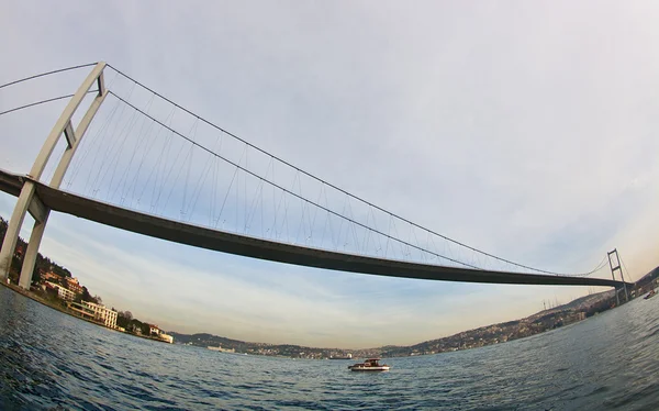 Uitzicht op de bosporus-brug — Stockfoto
