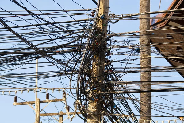 Kötü kablo montaj — Stok fotoğraf