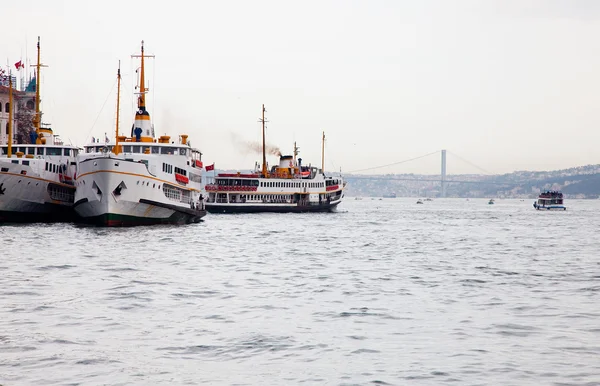 Navios em Bosporus — Fotografia de Stock