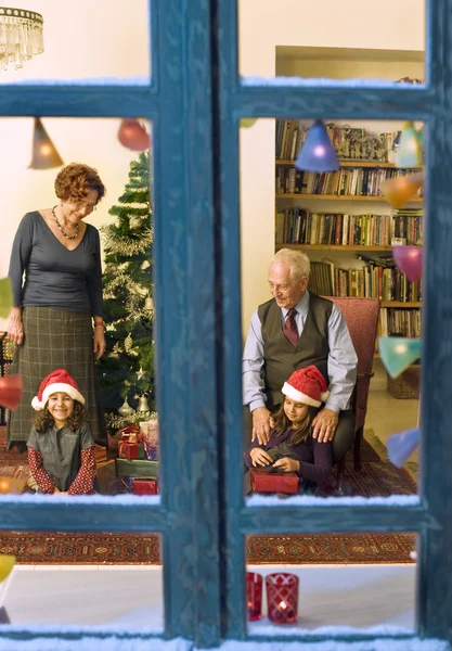 Рождественское окно — стоковое фото