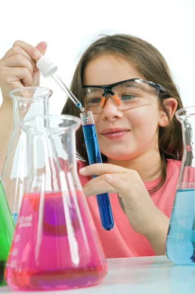 Menina na aula de ciências — Fotografia de Stock