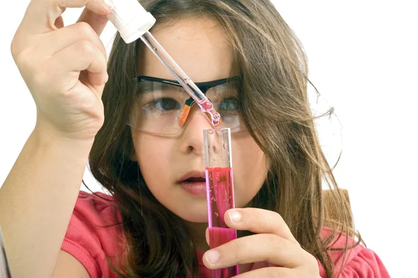 Mädchen im naturwissenschaftlichen Unterricht — Stockfoto