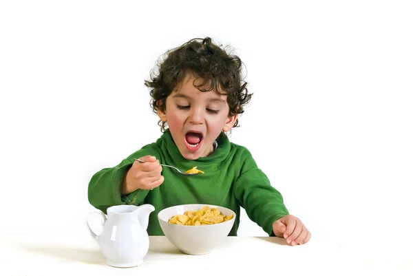 Niño comiendo cereales —  Fotos de Stock