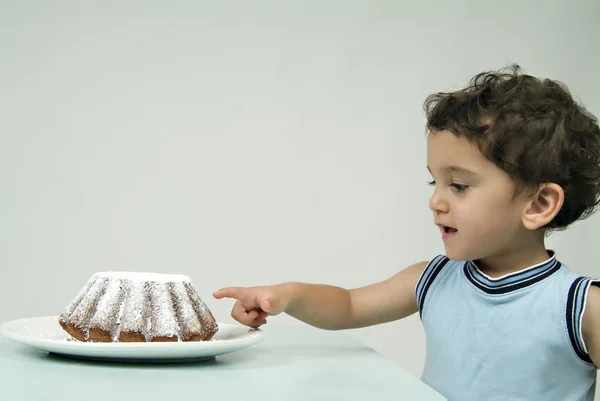 Çocuk ve kek — Stok fotoğraf