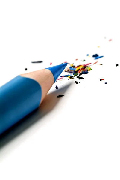 Blå penna och spån — Stockfoto