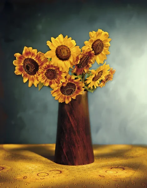 Malebné slunečnicový kytice — Stock fotografie