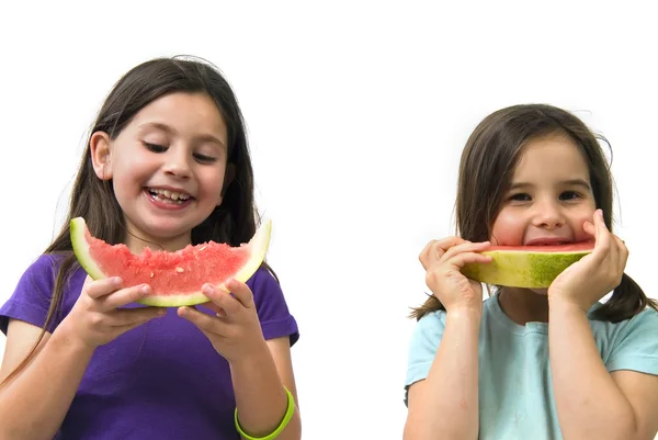 수박을 먹고 있는 두 소녀 — 스톡 사진