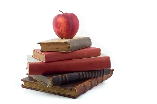 Manzana en libros antiguos —  Fotos de Stock