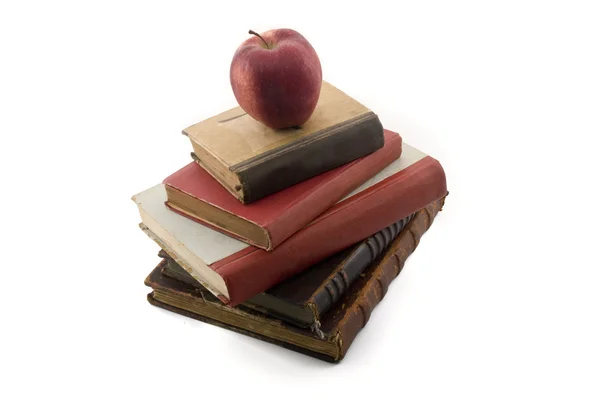 Manzana en libros antiguos — Foto de Stock