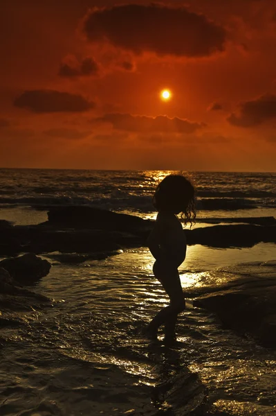 Meisje zonsondergang — Stockfoto