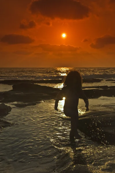 Kız günbatımı — Stok fotoğraf