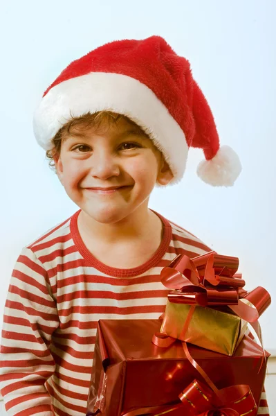 Niño y regalos —  Fotos de Stock