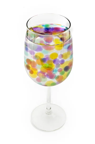 Bolas coloridas em um copo de vinho — Fotografia de Stock