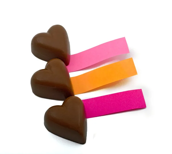 Tre choklad hjärtan och anteckningar — Stockfoto