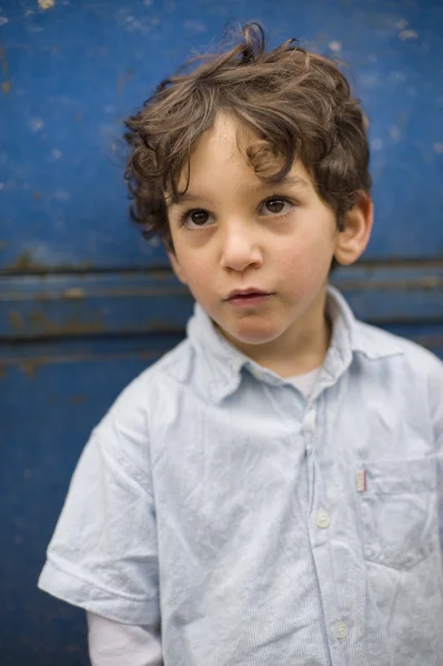 Porträtt av en ung pojke — Stockfoto