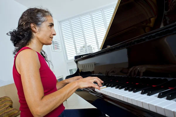 Γυναίκες πιανίστας — Φωτογραφία Αρχείου
