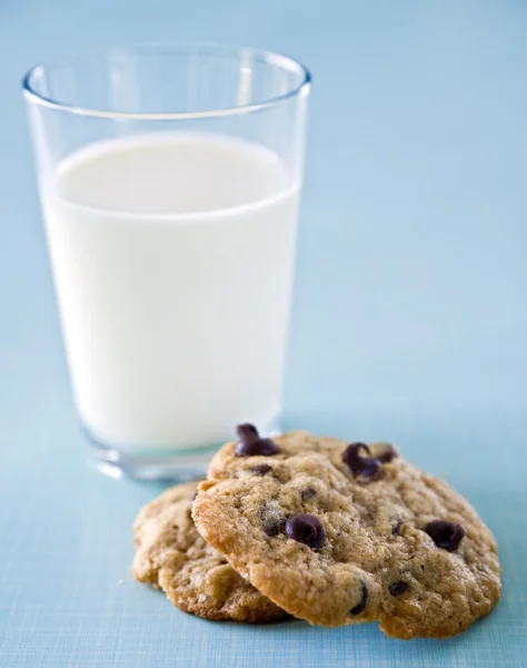 stock image Chocolate chip cookies and milk