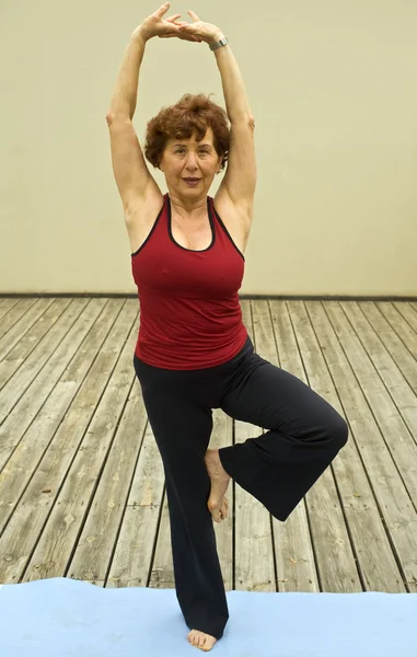 Senior woman yoga — Stock Photo, Image