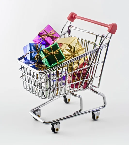 Shopping cart with presents — Stock Photo, Image