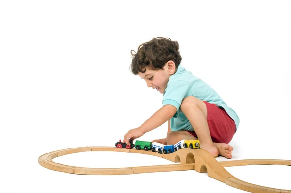 男孩玩火车 — 图库照片