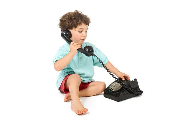 Jonge jongen praten over een retro telefoon — Stockfoto